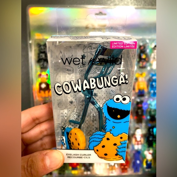 Wet n Wild: Sesame Street Cowabunga! Eyelash Curler - Picture 1 of 4